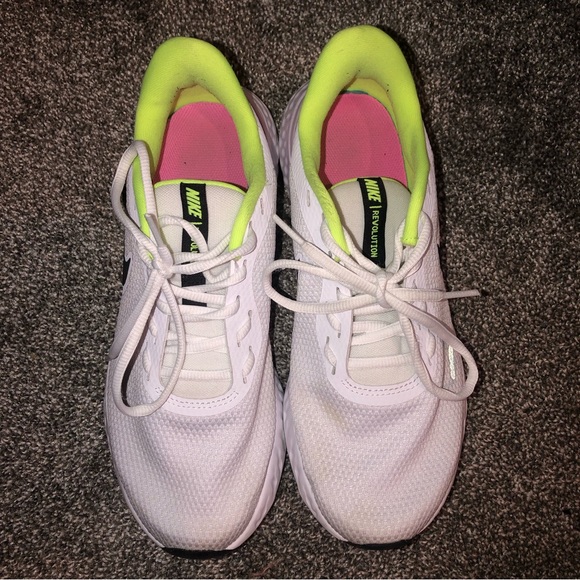 💚💕Nike Tennis Shoes💕💚 - Picture 3 of 10